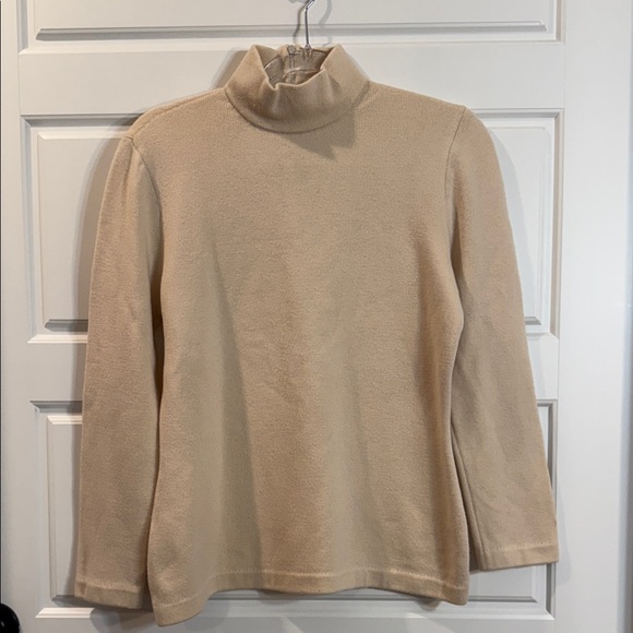 St. John collection sweater medium - Picture 1 of 7